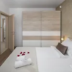 Alena Apartman *