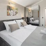 Alena Apartman *