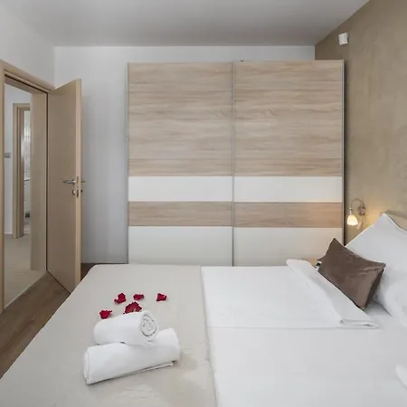 Alena Appartement *