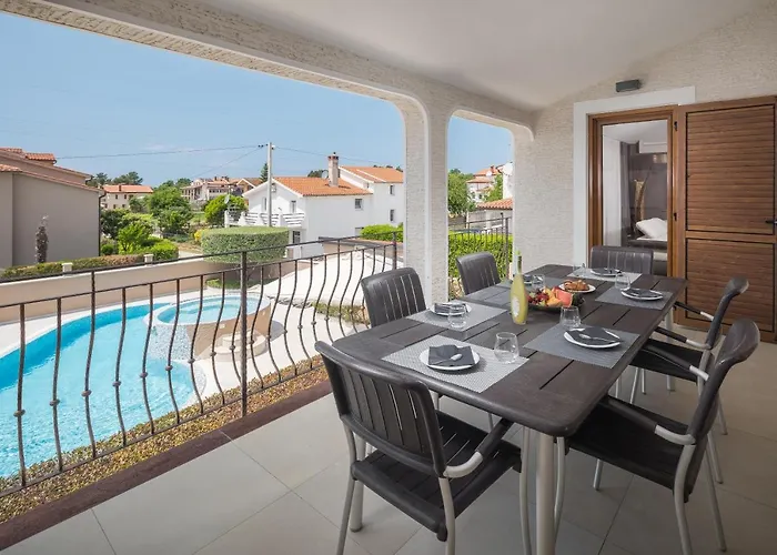 아파트 Alena 포레치