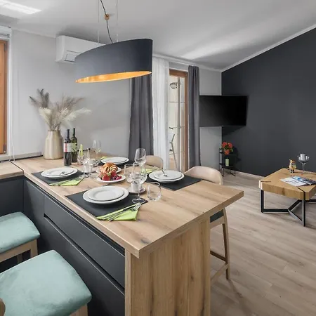 Alena Apartament *